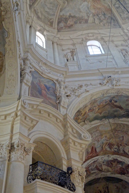7 Cathedral ceiling DSC2018 SM