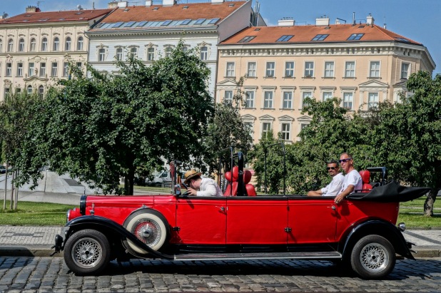 antique car--Prague touring