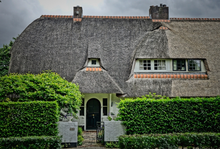 Blaricum, Holland/ Hobbit House
